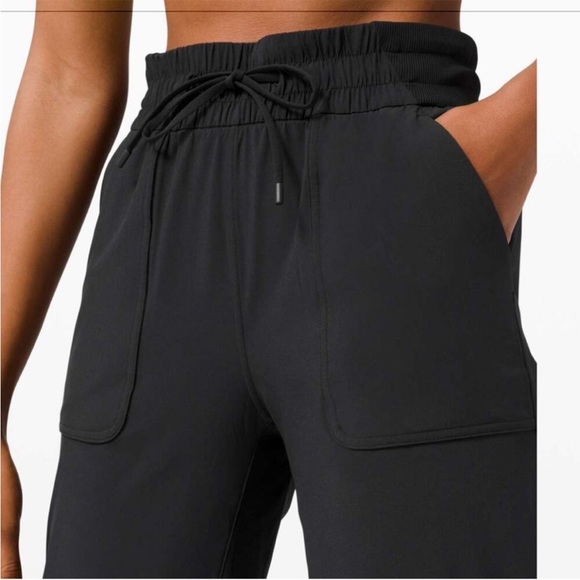 Lululemon • beyond the studio crop jogger black sz 2 - Picture 4 of 11